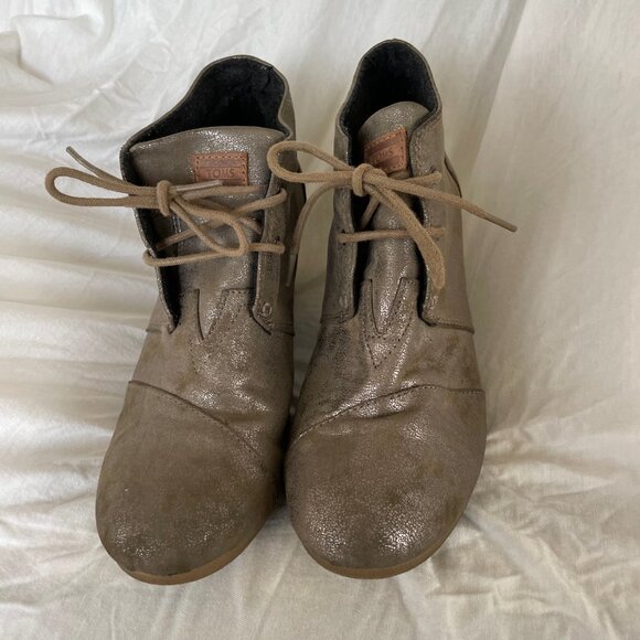 TOMS Metallic Lace Up Desert Booties - Wedge Heel - Size 10 Wide - Picture 11 of 13